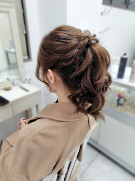 リサ 恵比寿(risa.) フワフワポニーテール