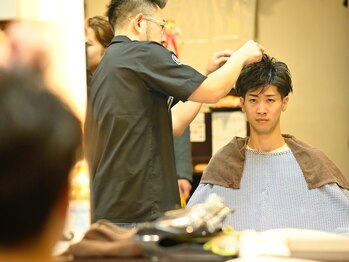 ザンギリ ネクスト 新宿西口店(ZANGIRI Next)の写真/口コミ高評価！爽やかなビジネススタイルから渋い大人デザインまでお任せください。＜理容室＞新宿西口