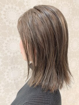 ミネヘアアンドメイク高知店 切りっぱなしセミロング