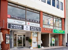 和歌山駅の目の前です○クレープ屋さんの奥のエレベーターから○