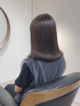 アイエヌジードット(INg.) ツヤ感 切りっぱなしボブ