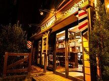 ラボーテイサミヘアーイースト(La.beaut'e ISAMI HAIR EAST)の雰囲気（夜になるとbarのような雰囲気になります。(東浦和<理容室>)）
