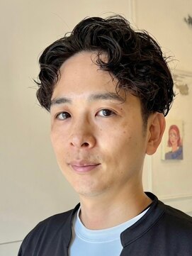 カムジーヘッドカミノウラ(COMEGHEAD KAMINOURA) ベリーショートツイストスパイラルパーマスパイキーショート