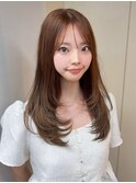 セミロング　レイヤーカット　顔周り　ベージュカラー　10代20代