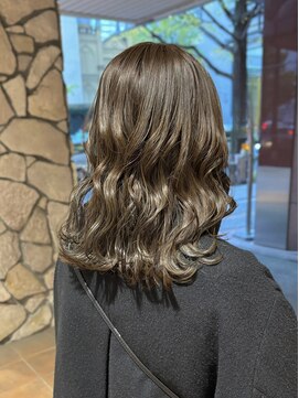 20代30代/オリーブグレージュ/ミディアム