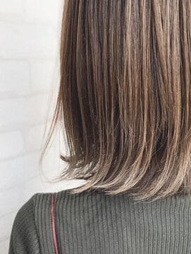 ジーナ 新宿(Zina) 【Zina 新宿】イメチェン毛先パーマ耳かけ×フォギーベージュ