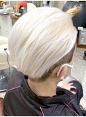 ホワイトブロンド ツートン ツーブロックカット