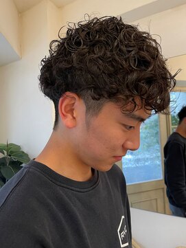 アミュレ(Amule) メンズパーママッシュ刈り上げスパイラルパーマスタイリング