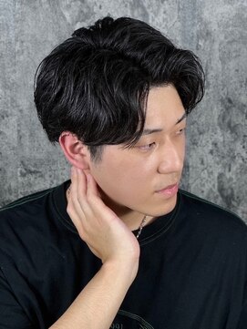 ヒロギンザバーバーショップ 丸の内店(HIRO GINZA BARBER SHOP) ニュアンスパーマセンターパート