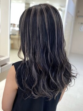 シャルムバイケンジ(Charm.by KENJE) レイヤーカット細めハイライト白髪ぼかし海外レイヤー東京銀座