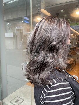 レンネ(Renee) ディープバイオレット×グレーハイライトカラー×ミディアム