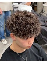 イーラ(era)&nbsp;スペインカールパーマ/メンズ/刈り上げ/眉毛/ツイスト