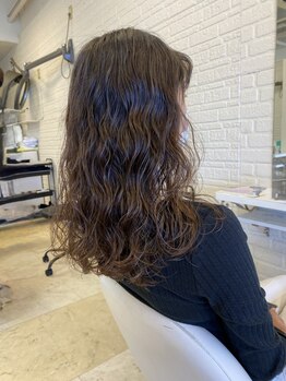 レイナ レイ REINA REYの写真/最旬スタイルを取り入れながら、個性も活かすパーマで周りに自慢したくなる唯一無二な自分に出逢える…