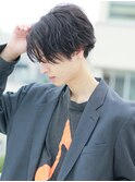 黒髪ツーブロルーズパーマ波巻き前下がりセンターは