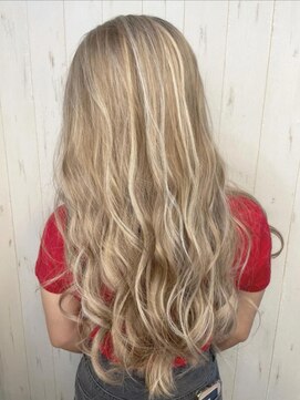 カルフール ロハス 草加東口店(Carrefour LOHAS) ケアブリーチ・ハイライト・艶髪・外国人風カラー・高彩度カラー