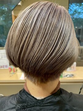 ジェコ ブラン(gecko. brun) ショートボブ/ハイトーンカラー/襟足スッキリ #武蔵小山美容室