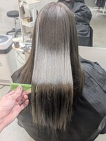 カラフェ(carafe)&nbsp;美髪矯正ストレート　髪質改善カラー　グレージュ　