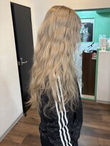 スリット(slit)&nbsp;ブロンドベージュロングウェーブ