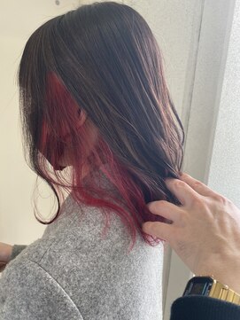 ヘアーデザイン シュシュ(hair design Chou Chou by Yone) インナーカラー&レッドピンク×切りっぱなしボブ