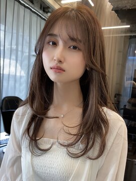 フォンズ(FONS) 内巻きヘアレイヤーカットグレージュカラーシルキーベージュ