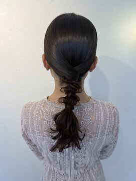 ソノ(sono) タイトポニー　ヘアセット　お呼ばれヘア　タイトアレンジ