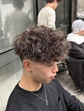 イーラ(era) スペインカールパーマ/メンズ/刈り上げ/眉毛/ツイスト