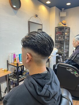 ツイン サイドパートスキンフェード