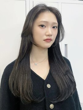 エヌアイ オモテサンドウ(ni omotesando) オリーブグレージュ/赤み消しカラー/レイヤーカット　上野