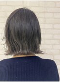 20代30代外はねボブ前下がりグラデーションカラーシルバー