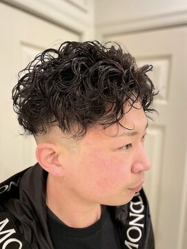 アットグラーロ 名古屋大須店 (@GLARO) 強めパーマスタイル