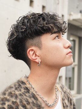 フィフスパーク(fifth PARK) スペインカール刈り上げフェードメンズパーマ海外風ヘアカット