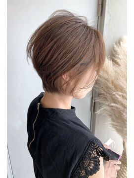 イロ ジェイアール JR奈良店(IRO) 前下がりショート/イヤリングカラー/ミセスショート