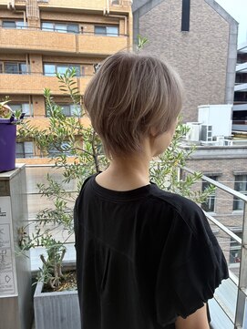 モーメント(moment) 大人ショート くびれショート 30代40代50代 ベージュカラー