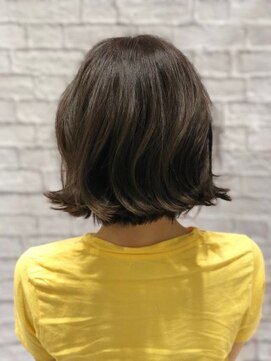 ミーティア バイ クアトロ(Meteor By QUATRO) 外ハネカールボブ