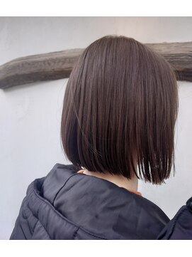 ザザ(ZAZA) 顎ラインの切りっぱなしボブ