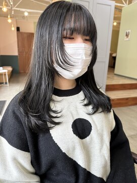 キュオンシア(CUEON. ciea) 顔まわりウルフ×ブルーブラック