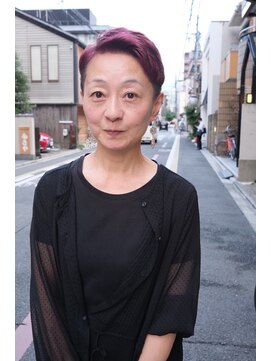 マレ(MARAIS) 刈り上げショートスタイル