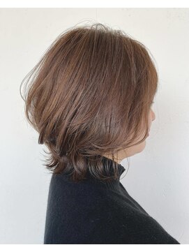 マイン(MINe) 頭の形が綺麗に見える くびれ レイヤー ひし形ボブ 外ハネ