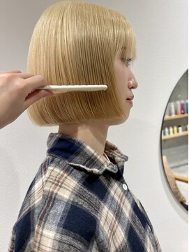 ラミエバイメルト 下北沢(lamie by melt) ボブ小顔ショートぱっつん前髪ブロンドハイトーンブリーチ艶感