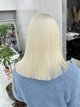 リル 溝の口(LiL) ホワイトブロンド/溝の口/ブリーチ/ダブルカラー/レイヤーカット