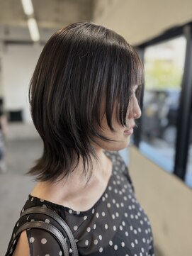 ペチカ(PEZZICA) ウルフカット/グレーカラー