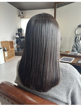 ピスヘアー(PITH HAIR)の写真/厳選トリートメント自慢！髪質改善とブリーチカラーで理想のうるツヤ髪へ♪