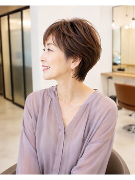 バグズ(Baguz) 50代60代上品ひし形ショート小顔艶感ハイライト大人美人