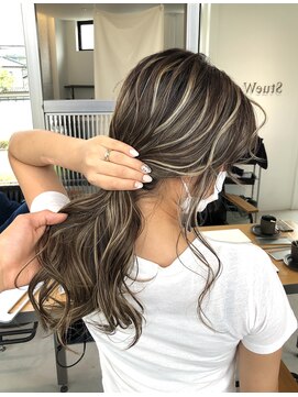 ストゥー(StueW.) ハイコントラスト×ハイライト40(柏原愛)【倉敷】