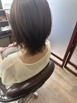 ライフ 忍ケ丘店(Lyfe) 大人ボブミニウルフ_斜めバンググレージュカラー_253