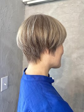 プライベートサロン キッテ(private salon kitte.) 脱白髪染めベージュグレーショート