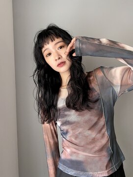 ユイル(Uil) 小顔前髪顔周りレイヤー× くるくるパーマ