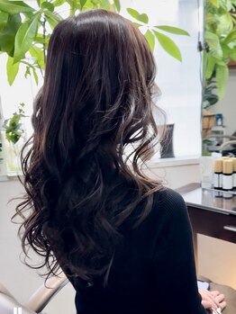 アトリエシーオー(atelier co)の写真/目立たなくも、活かすこともできるグレイカラーで大人女性の魅力をUP☆どこから見ても潤う髪に♪