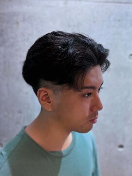 バーバーバー ナカノ(BARBER BAR NAKANO) 周り刈上！センターパートツーブロック【01】