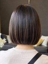 トップヘアー アヴェニュー 刈谷(TOPHAIR Avenue)&nbsp;刈谷切りっぱなしボブ顎ラインアッシュブラウン白髪ぼかし40代